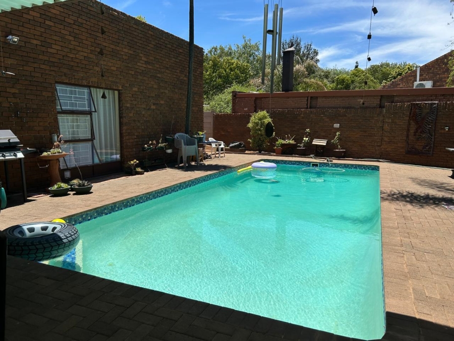 5 Bedroom Property for Sale in Heuwelsig Free State